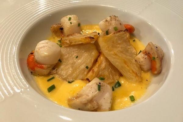 saint-jacques poêlées au céleri et crème de butternut